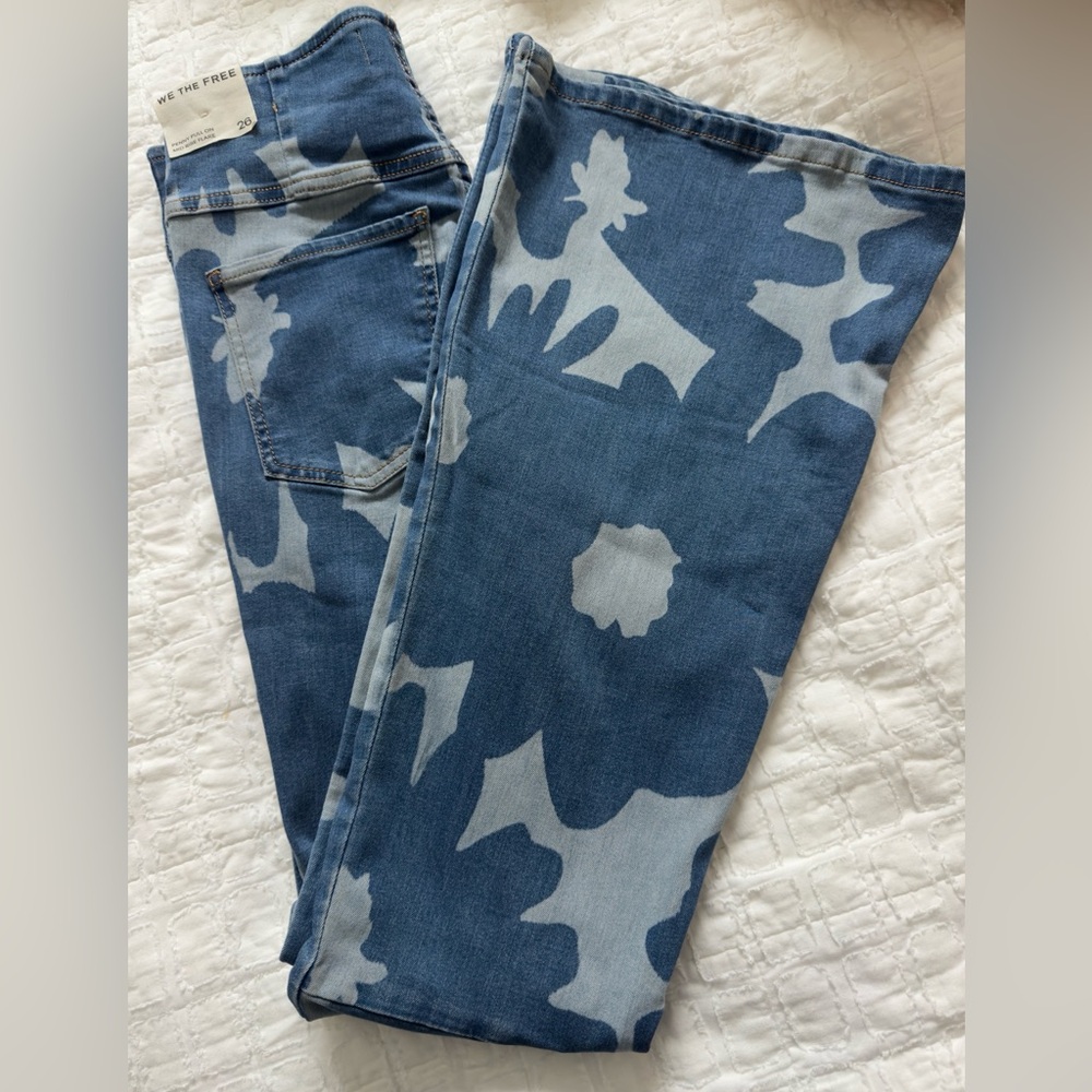NWT Free People We The Free Penny Pull-On Flare Jeans - Picture 3 of 3